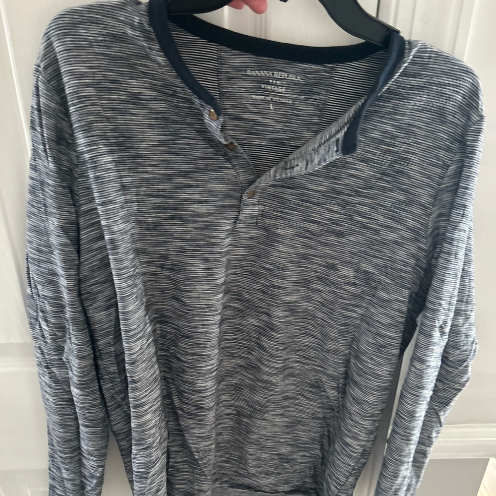 BANANA REPUBLIC long sleeve stripe shirt.
